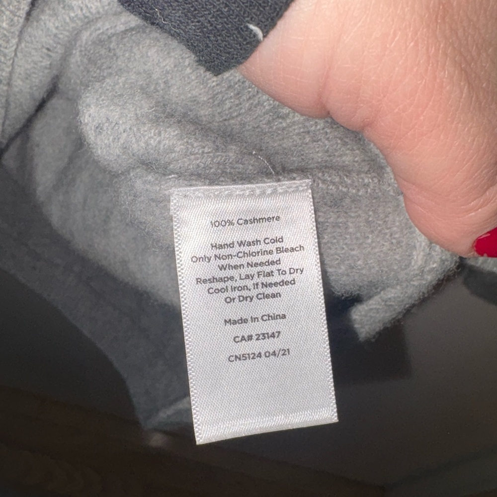 100% Pure Cashmere Talbots Turtleneck Sweater Size Medium - Picture 3 of 4